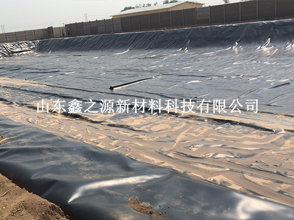 沼氣池建設(shè)：為何選擇黑色HDPE土工膜？